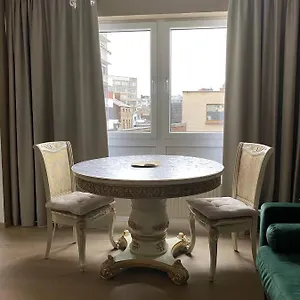 https://studio-montaigne.brusselshotelsbook.com